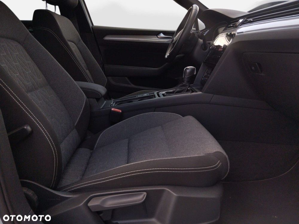 Volkswagen Passat - 22