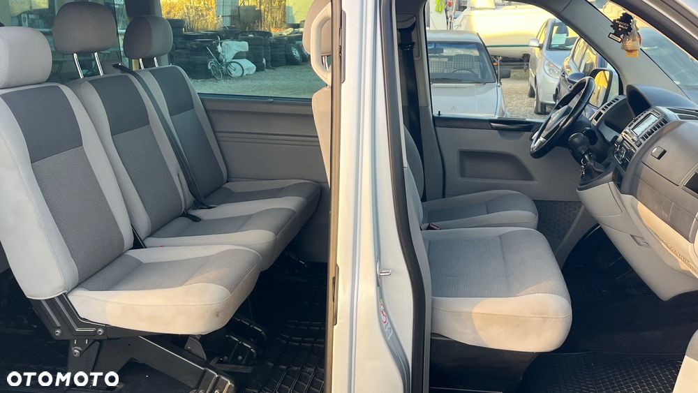 Volkswagen Caravelle - 8