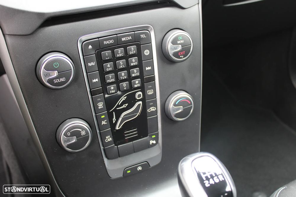 Volvo V40 2.0 D3 Momentum - 27