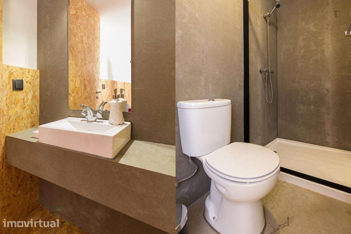 Quarto - localizado em Baixa Coimbra - Grande imagem: 3/8