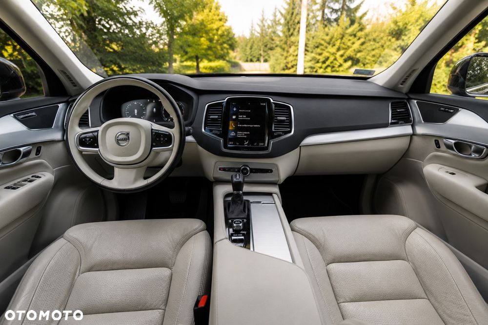 Volvo XC 90 D5 AWD Momentum - 3