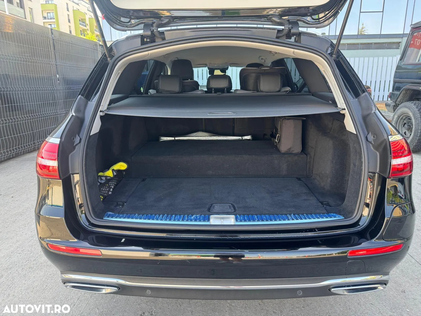 Mercedes-Benz E 300 de 4Matic 9G-TRONIC Avantgarde - 6
