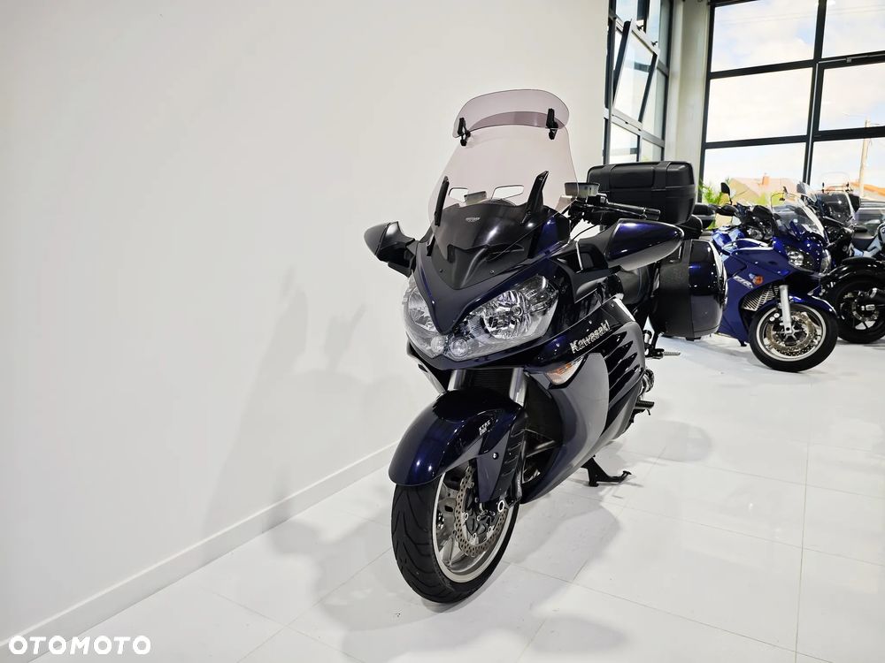 Kawasaki GTR - 3