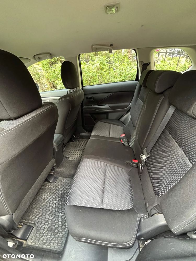 Mitsubishi Outlander 2.0 Invite + 2WD - 11