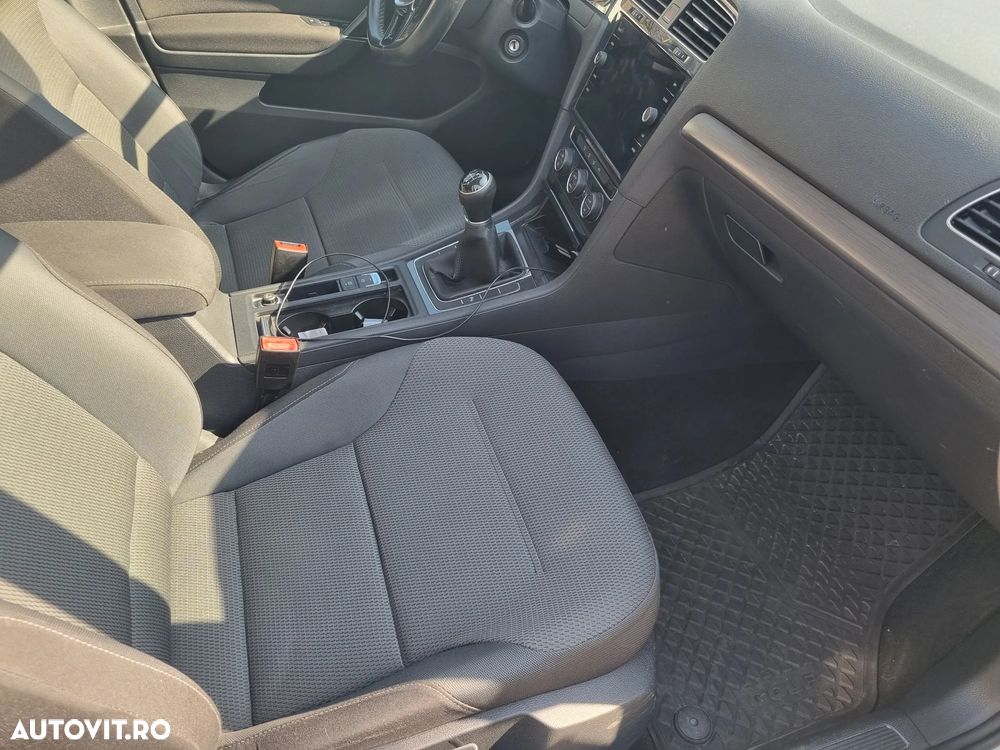 Volkswagen Golf - 10