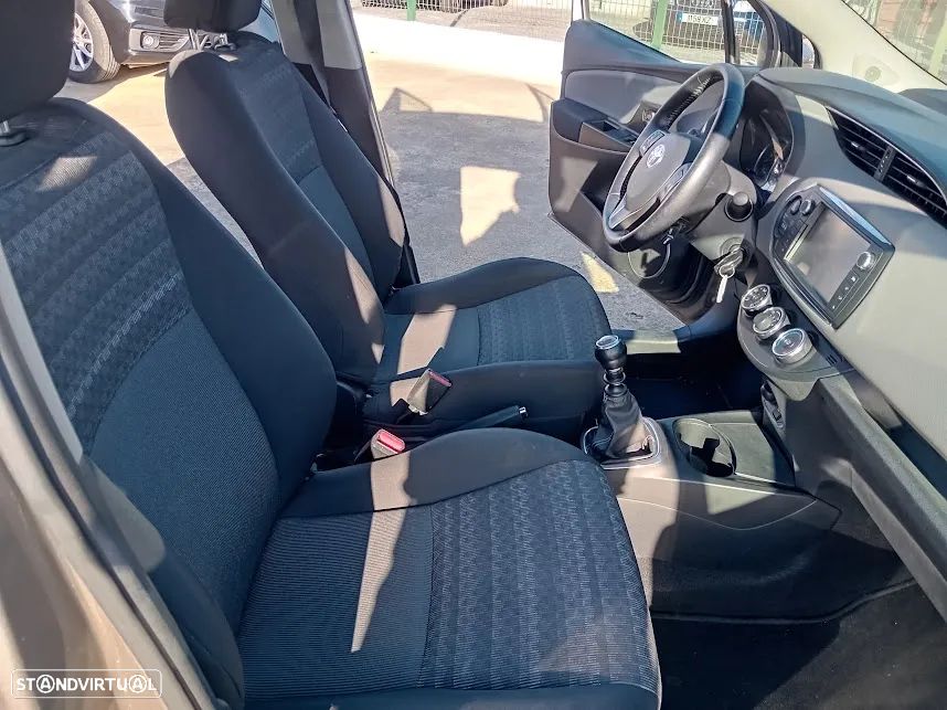Toyota Yaris 1.33 VVT-i Comfort+P.Style - 10