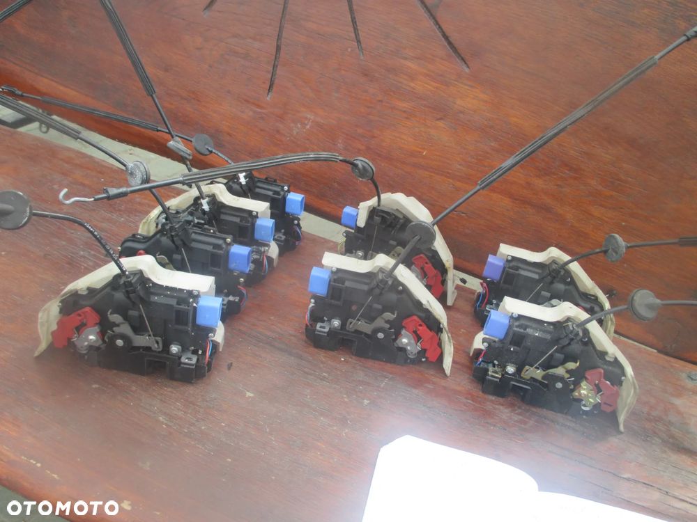 zamek drzwi przód VW Golf V 9pin Europa