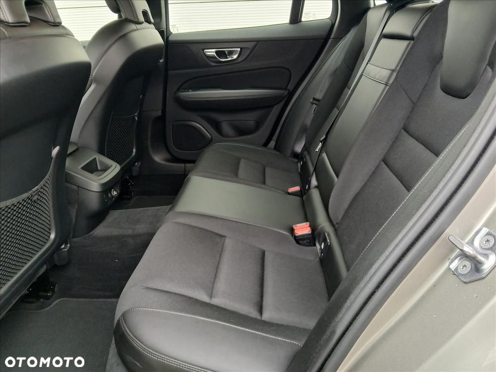 Volvo V60 D3 Momentum Pro - 9