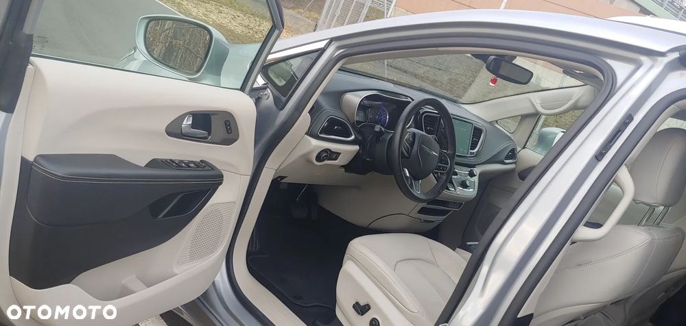 Chrysler Pacifica - 12