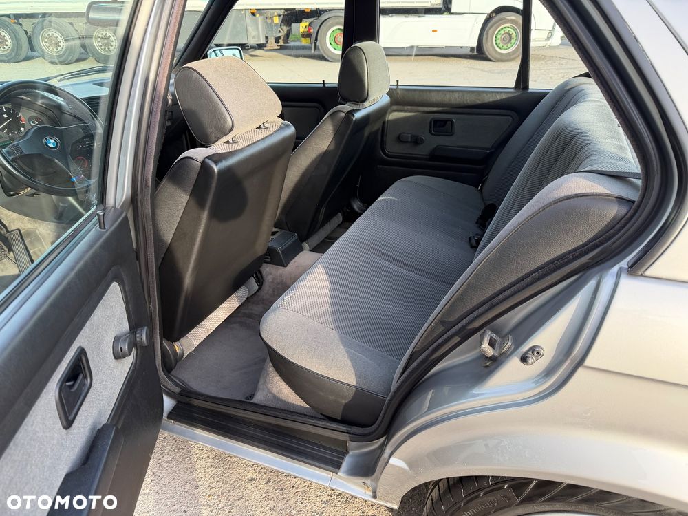 BMW Seria 3 325i - 10