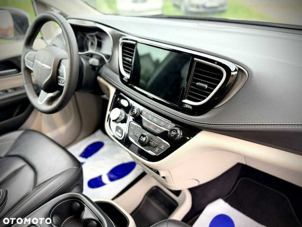 Chrysler Pacifica - 11