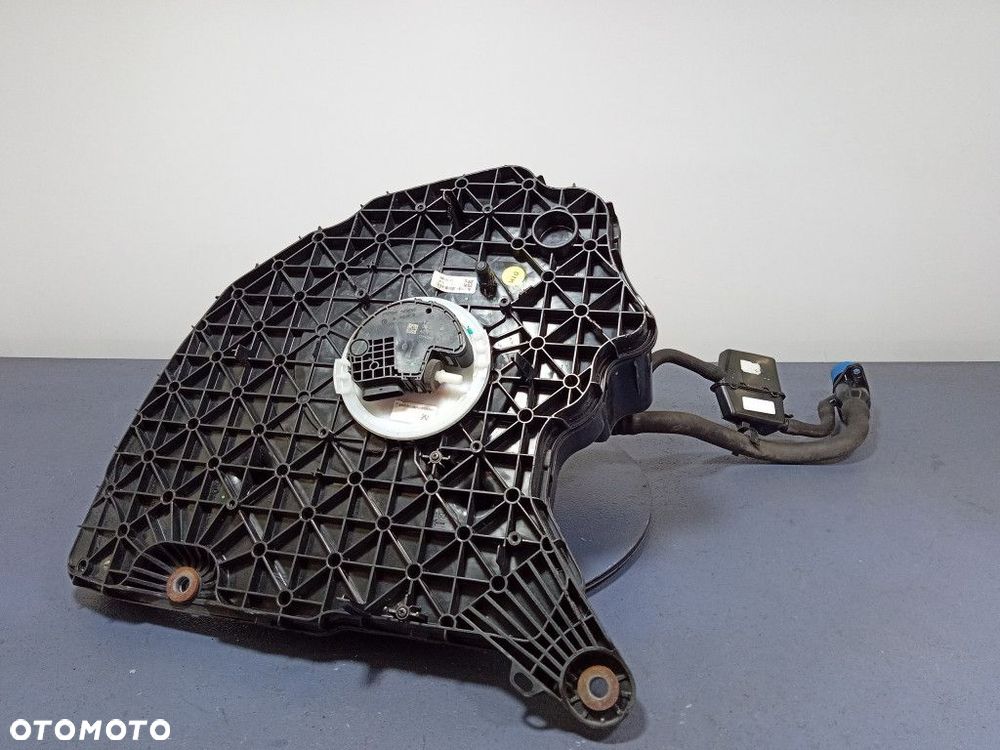 AUDI A4 B9 ZBIORNIK AD BLUE 4067425AE - 4
