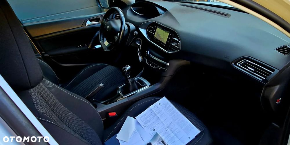 Peugeot 308 BlueHDi 130 Allure Pack - 16