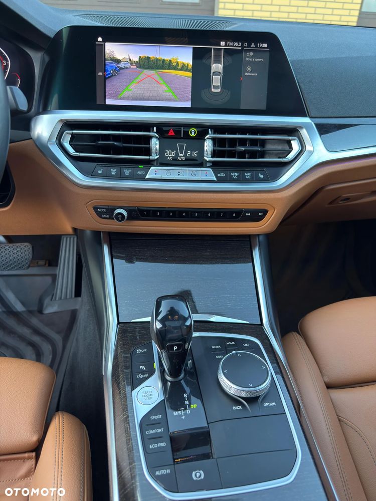 BMW Seria 3 330i xDrive Sport Line - 16
