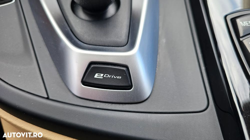 BMW Seria 3 330e iPerformance Luxury Line - 36