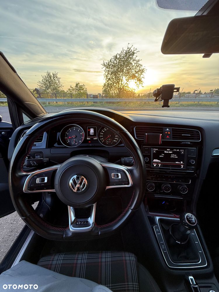 Volkswagen Golf GTI (BlueMotion Technology) - 9
