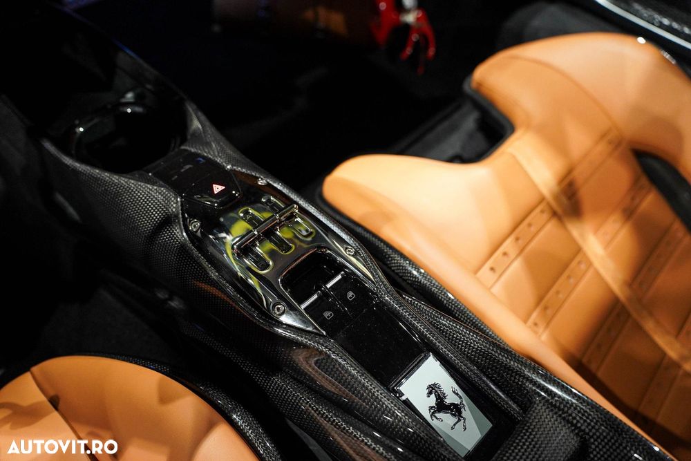 Ferrari SF90 Stradale - 16