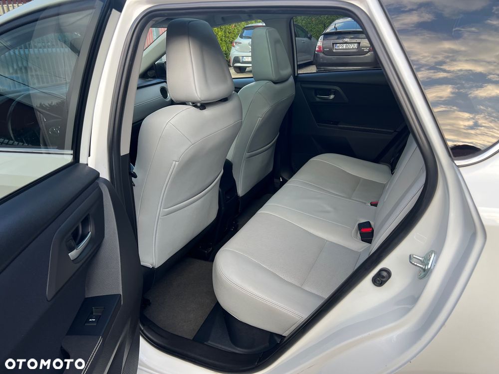 Toyota Auris 1.8 HSD Luna - 19