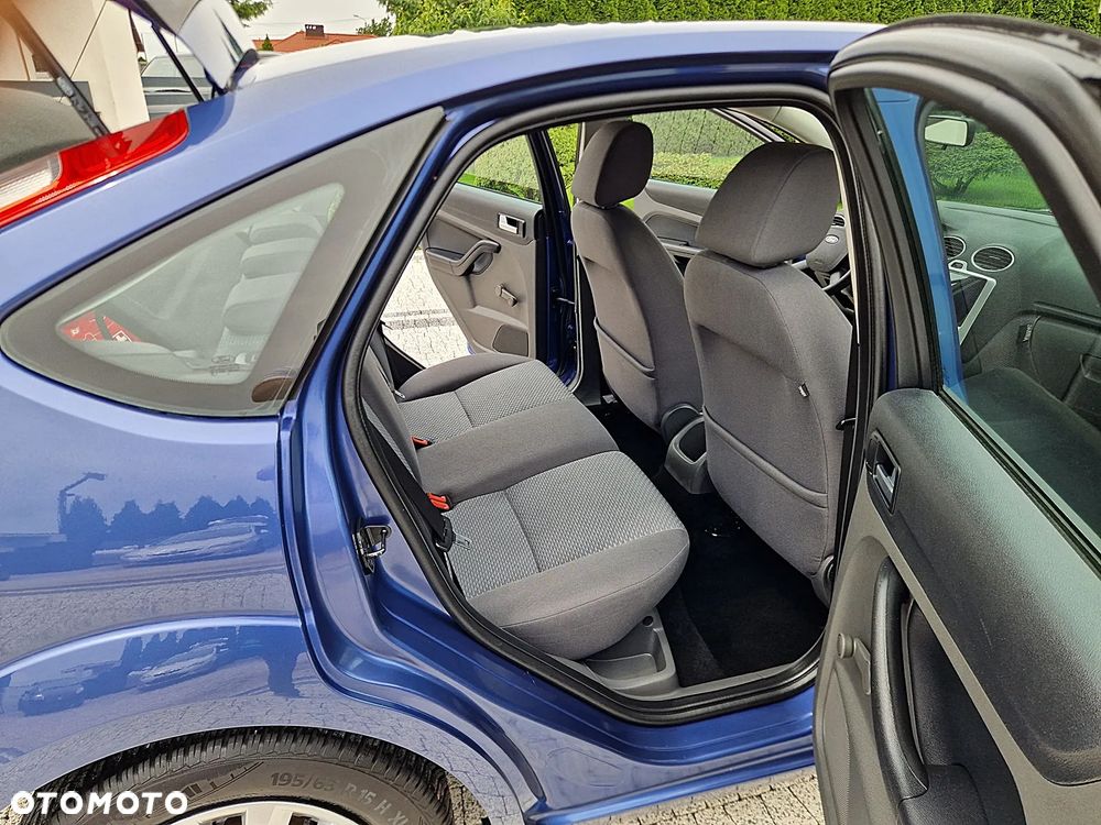 Ford Focus 1.6 16V Fun - 11