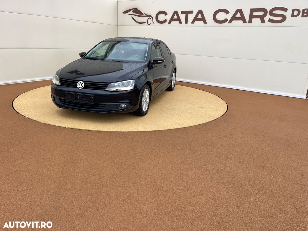Volkswagen Jetta 1.6 TDI DSG Comfortline - 3