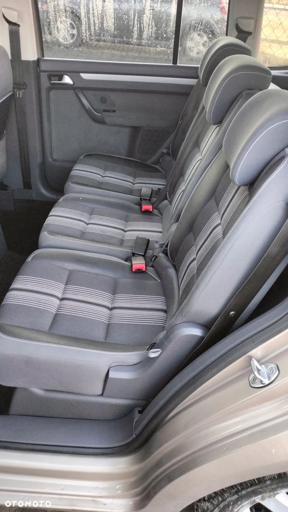 Volkswagen Touran 1.4 TSI DSG MATCH - 9