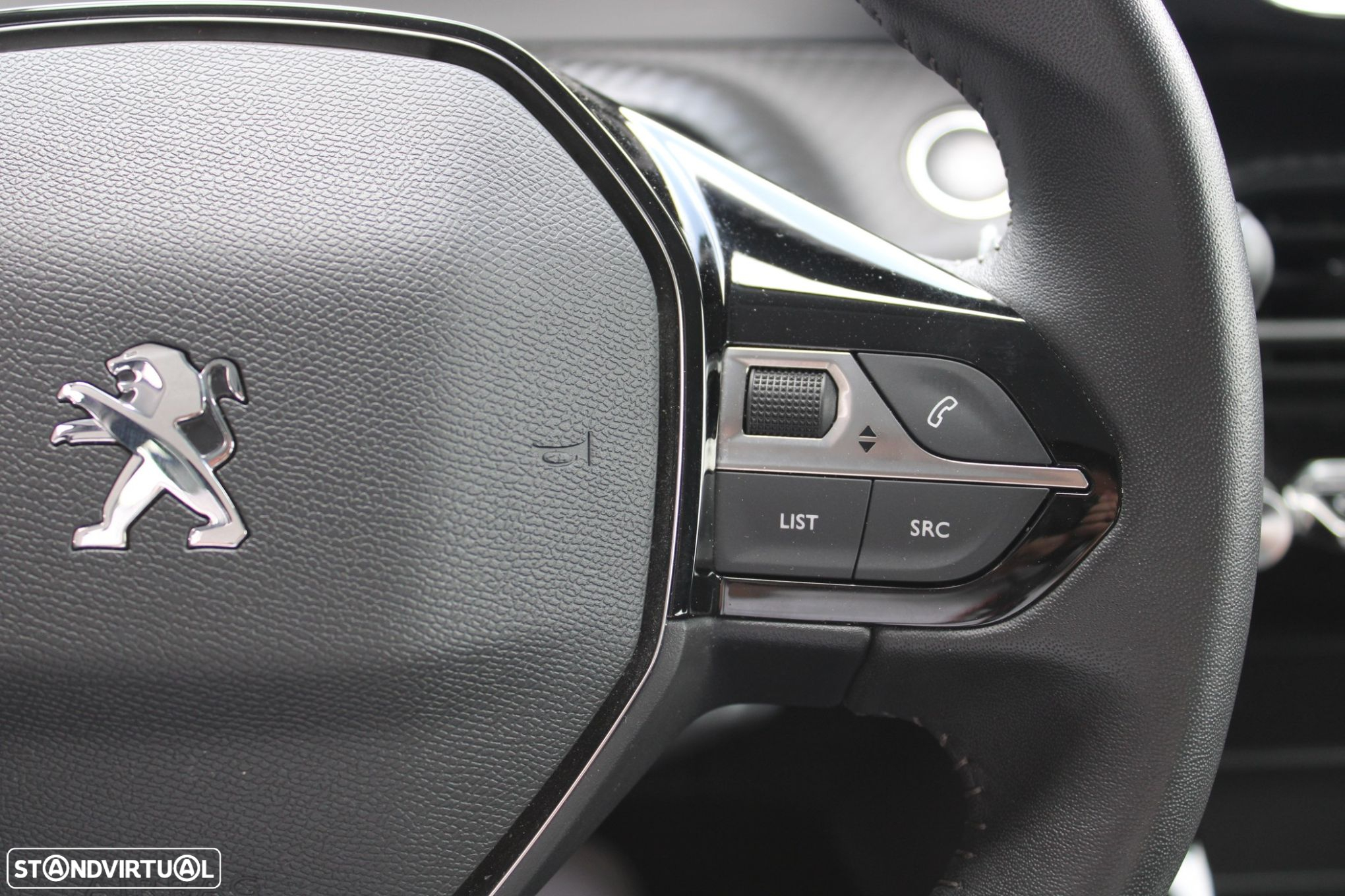Peugeot e-2008 50 kWh Active Pack - 11