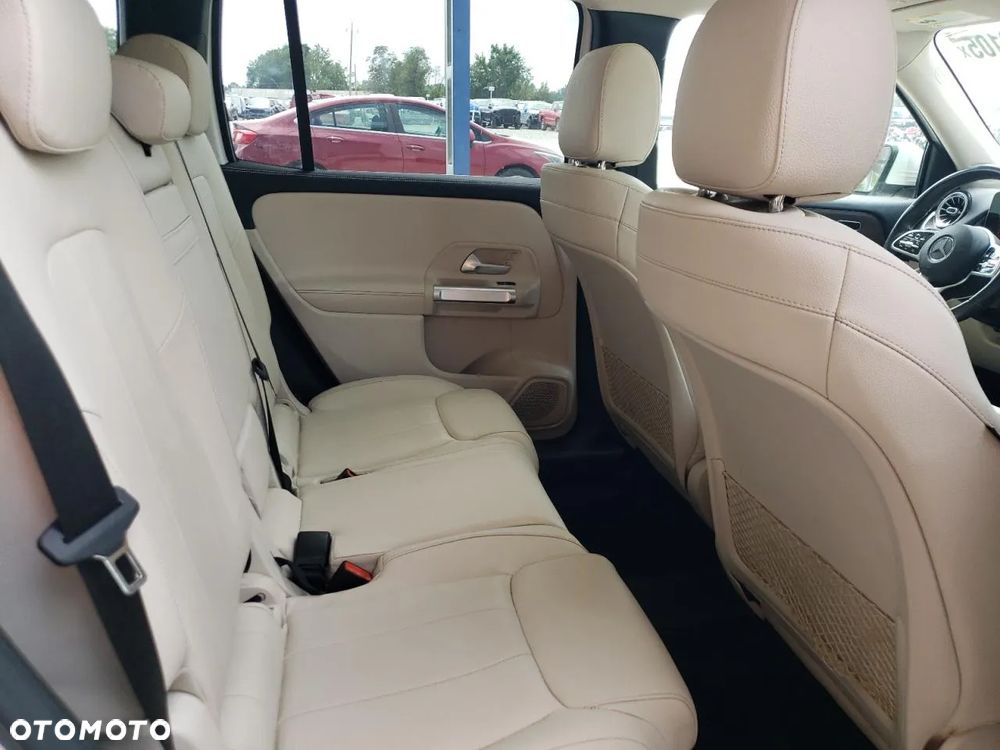 Mercedes-Benz GLB 250 4-Matic 8G-DCT - 12