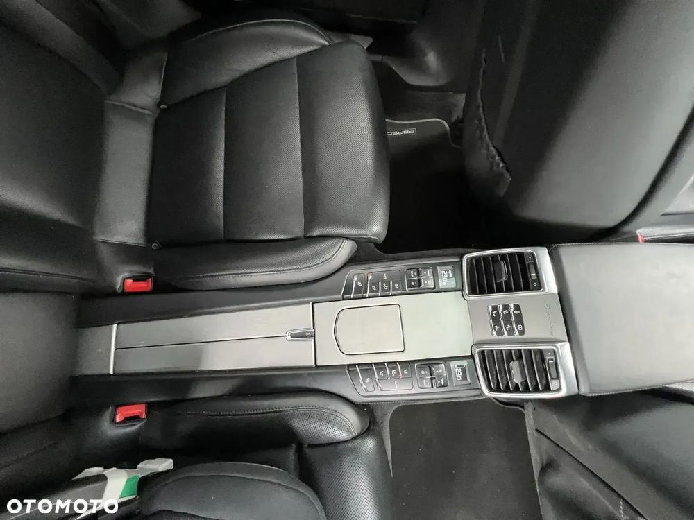 Porsche Panamera - 35
