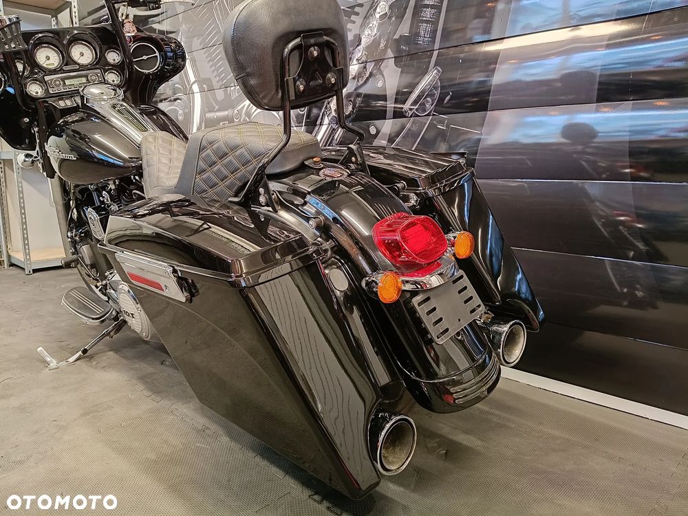 Harley-Davidson Touring Street Glide - 2