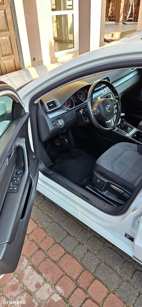Volkswagen Passat 1.6 TDI BlueMotion Technology Comfortline - 14