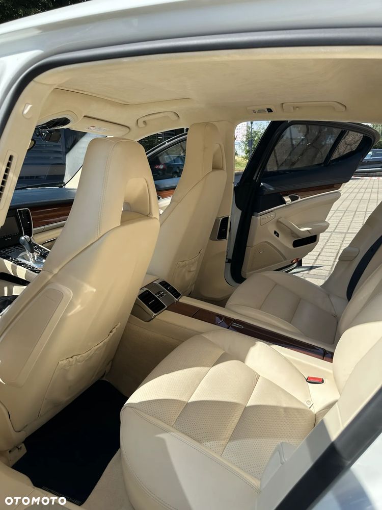 Porsche Panamera Turbo PDK - 23