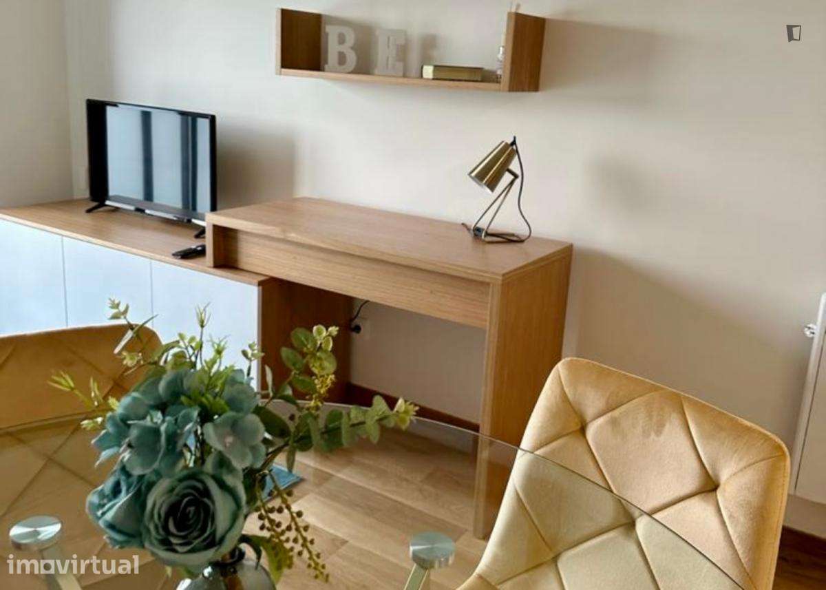 Apartamento com 1 quartos - localizado em Paranhos Porto - Grande imagem: 5/15