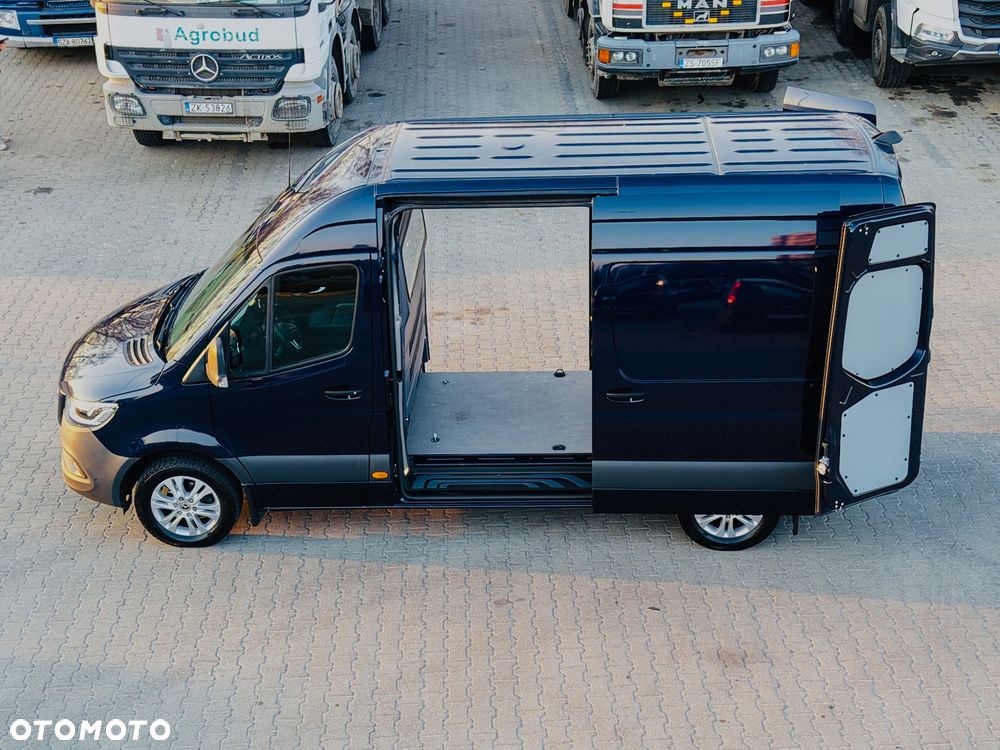 Mercedes-Benz Sprinter - 2