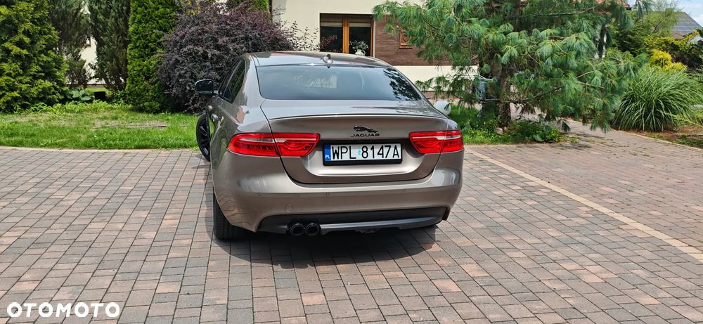 Jaguar XE 2.0 D R-Sport - 5