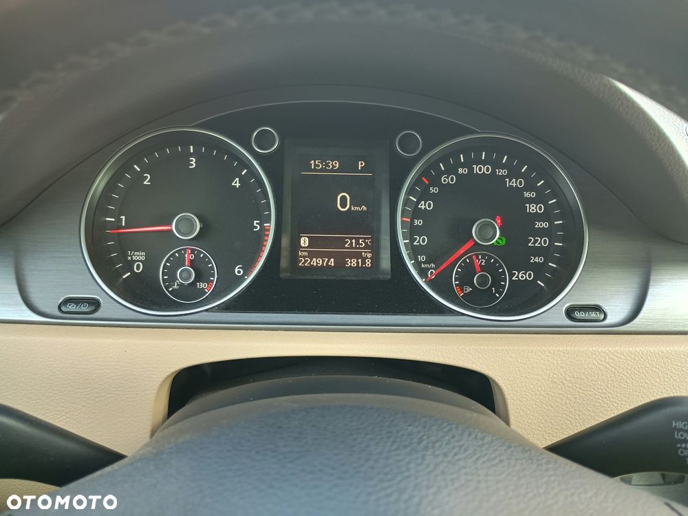 Volkswagen Passat 2.0 TDI Comfortline DSG - 13