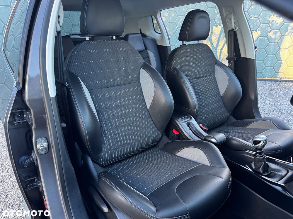 Peugeot 2008 1.6 BlueHDi Allure S&S - 27