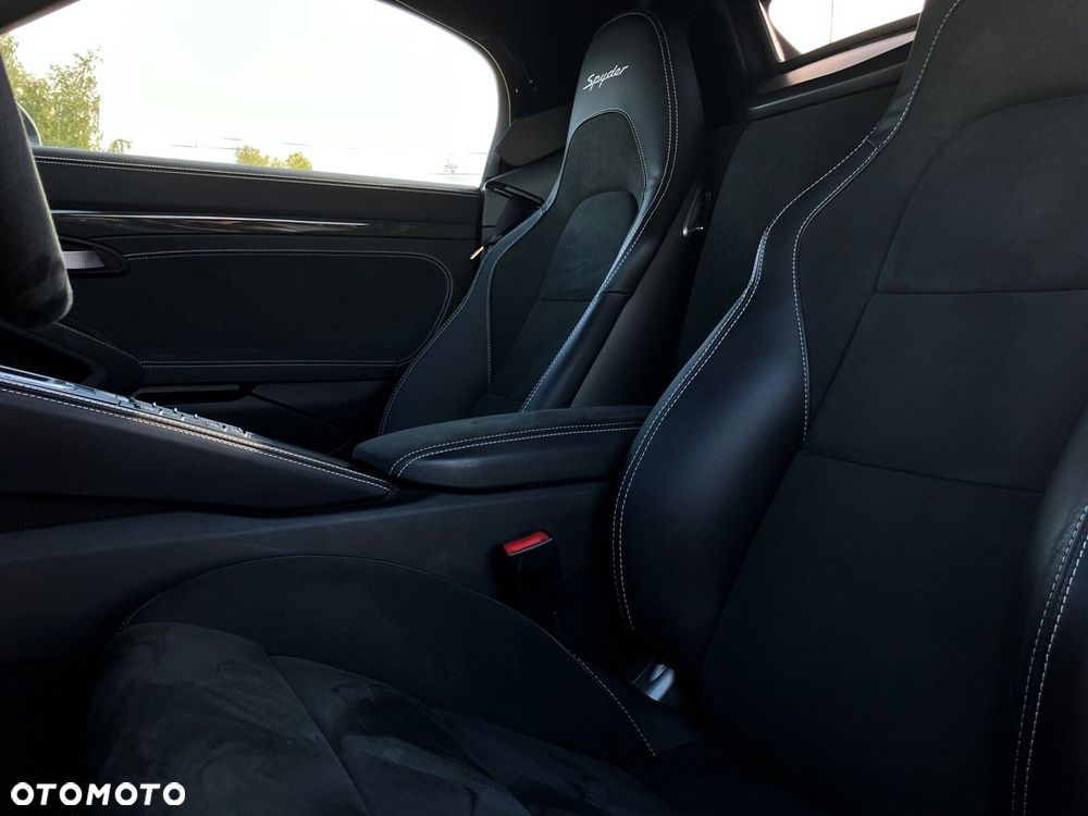 Porsche 718 Spyder - 18