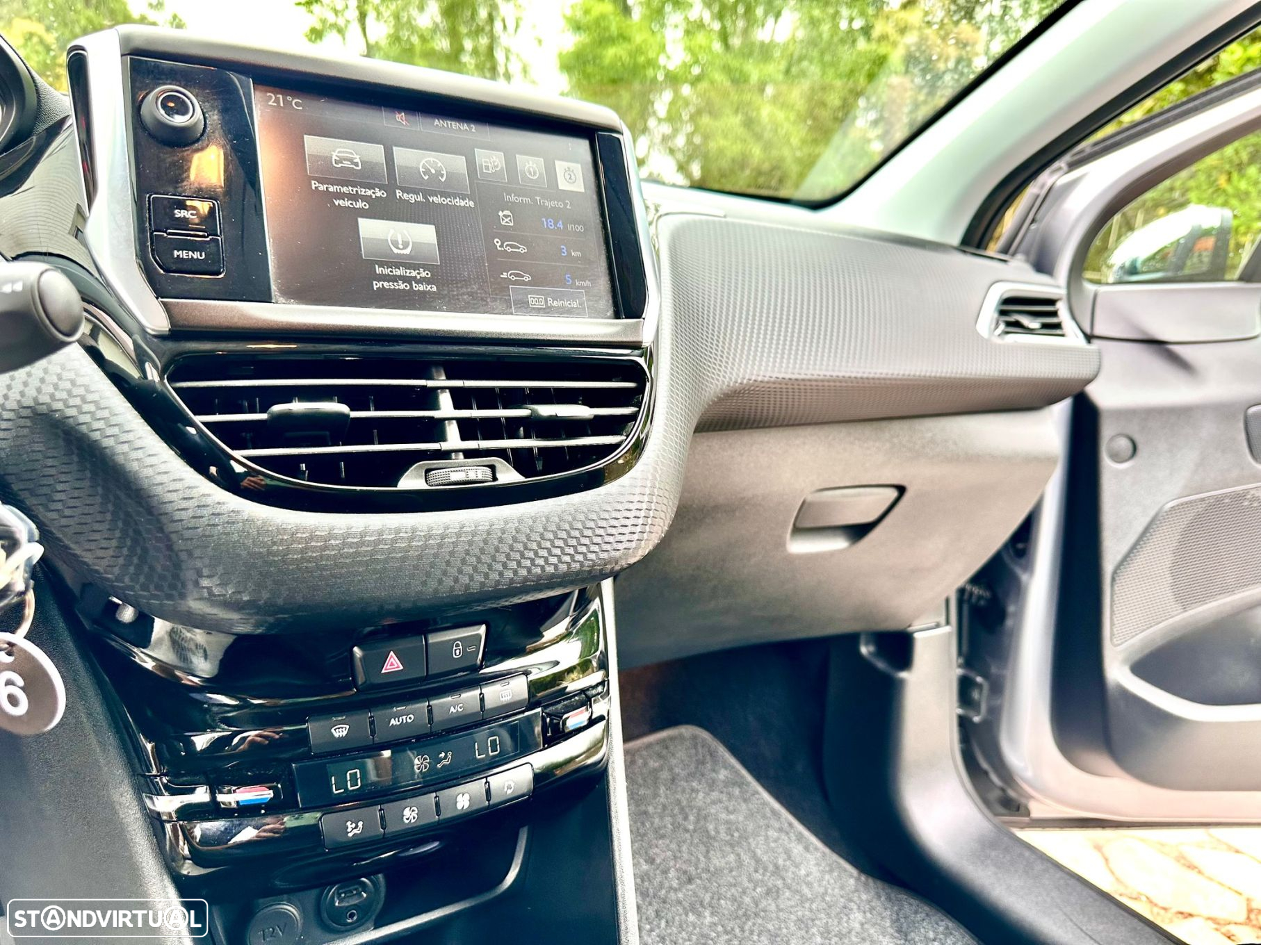 Peugeot 2008 1.2 PureTech Allure - 22