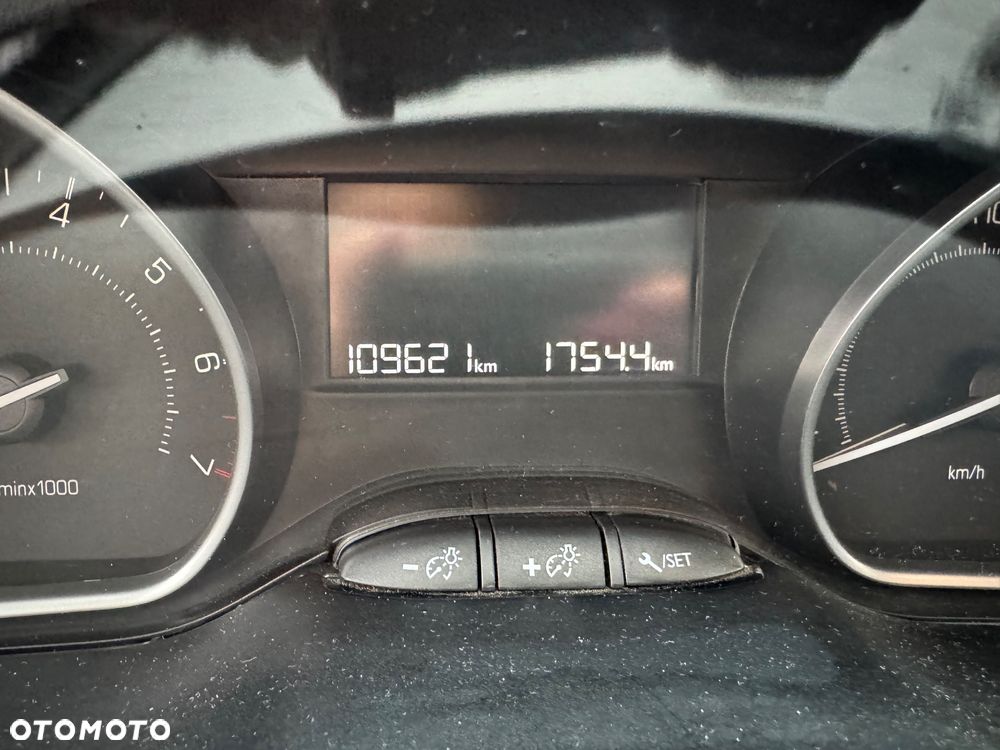 Peugeot 208 1.2 PureTech Access - 29