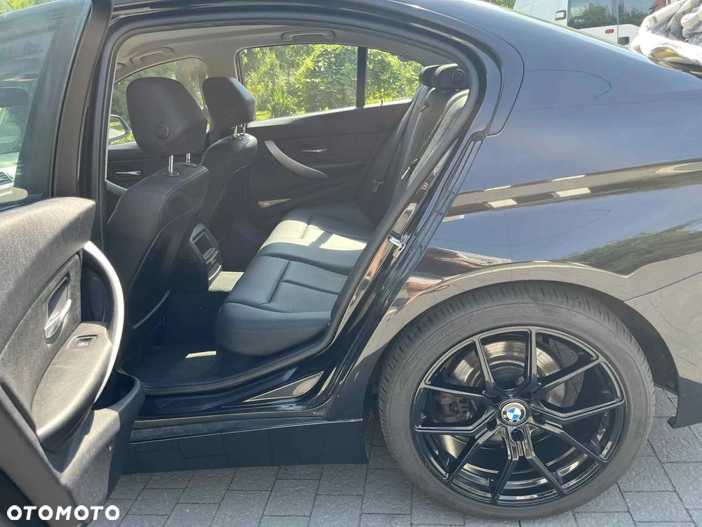 BMW Seria 3 318d Sport Line - 18