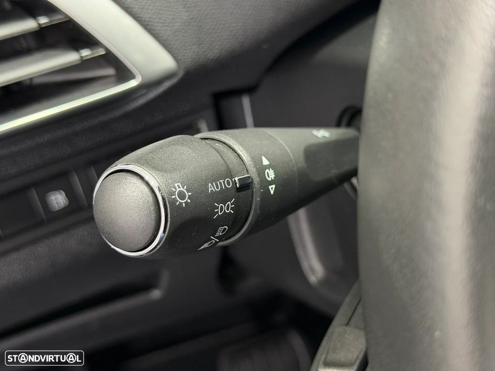 Peugeot 3008 1.6 Hybrid Allure e-EAT8 - 22