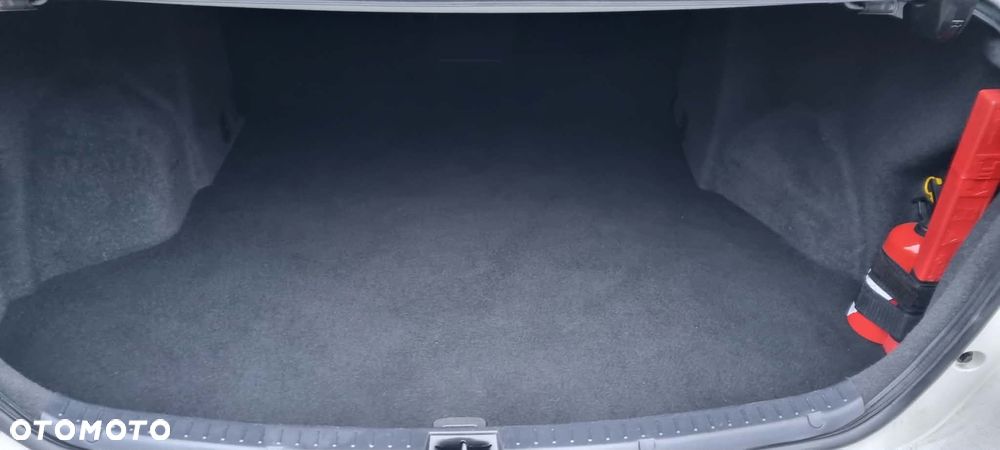 Toyota Avensis 2.0 Selection MS - 14