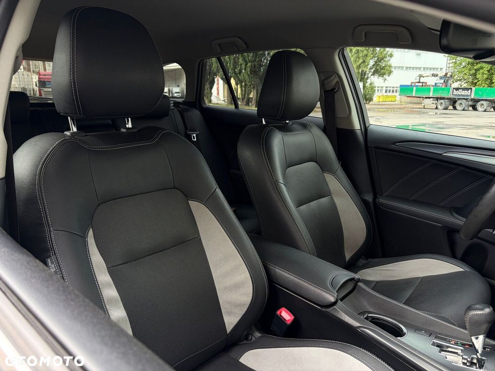 Toyota Avensis 2.0 Premium MS - 21