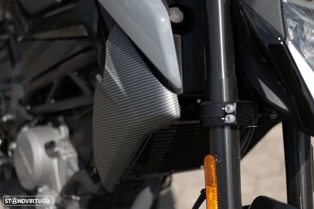 CF Moto 300NK - 14