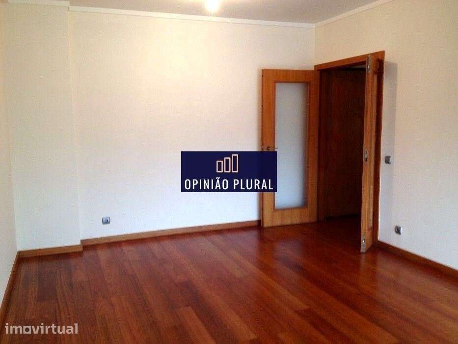 T1 com Lugar de Garagem e Arrumos | Próximo do El Corte Inglés e Metro - Grande imagem: 2/10