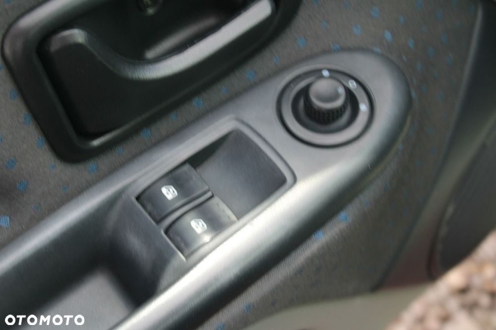 Renault Clio - 9