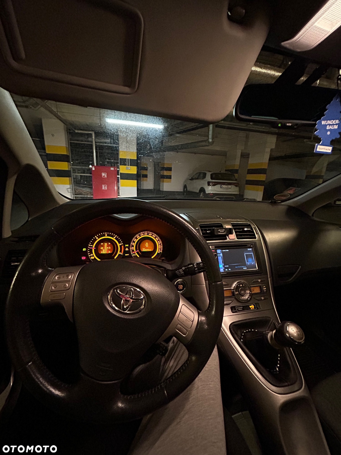 Toyota Auris 2.2 D-4D X + NAVI - 18
