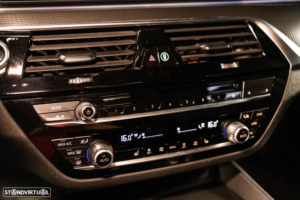 BMW 530 e Pack Desportivo M - 33