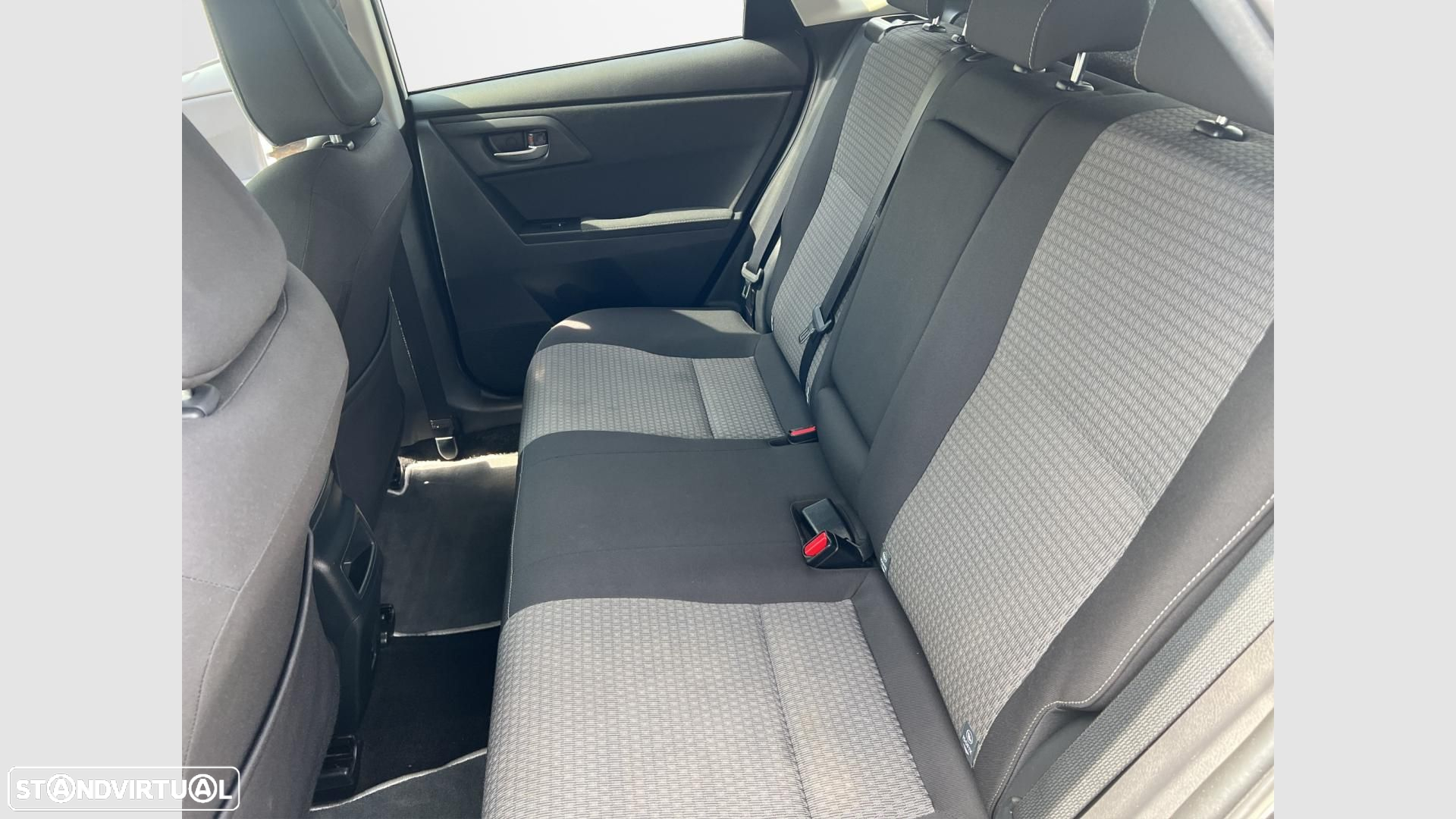 Toyota Auris 1.8 HSD Comfort +P.Techno+P.Sport - 19
