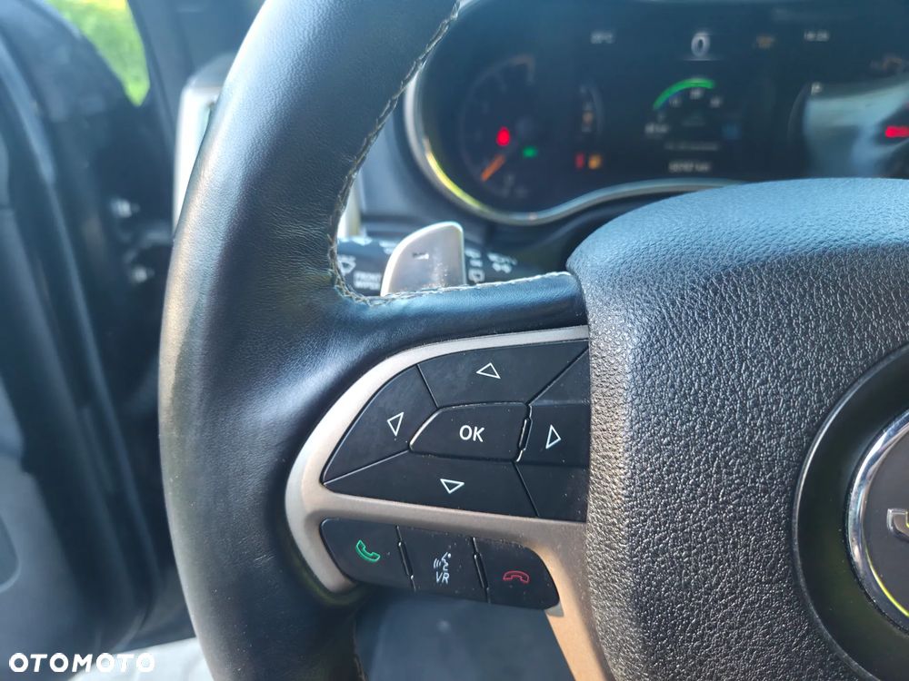 Jeep Grand Cherokee - 33